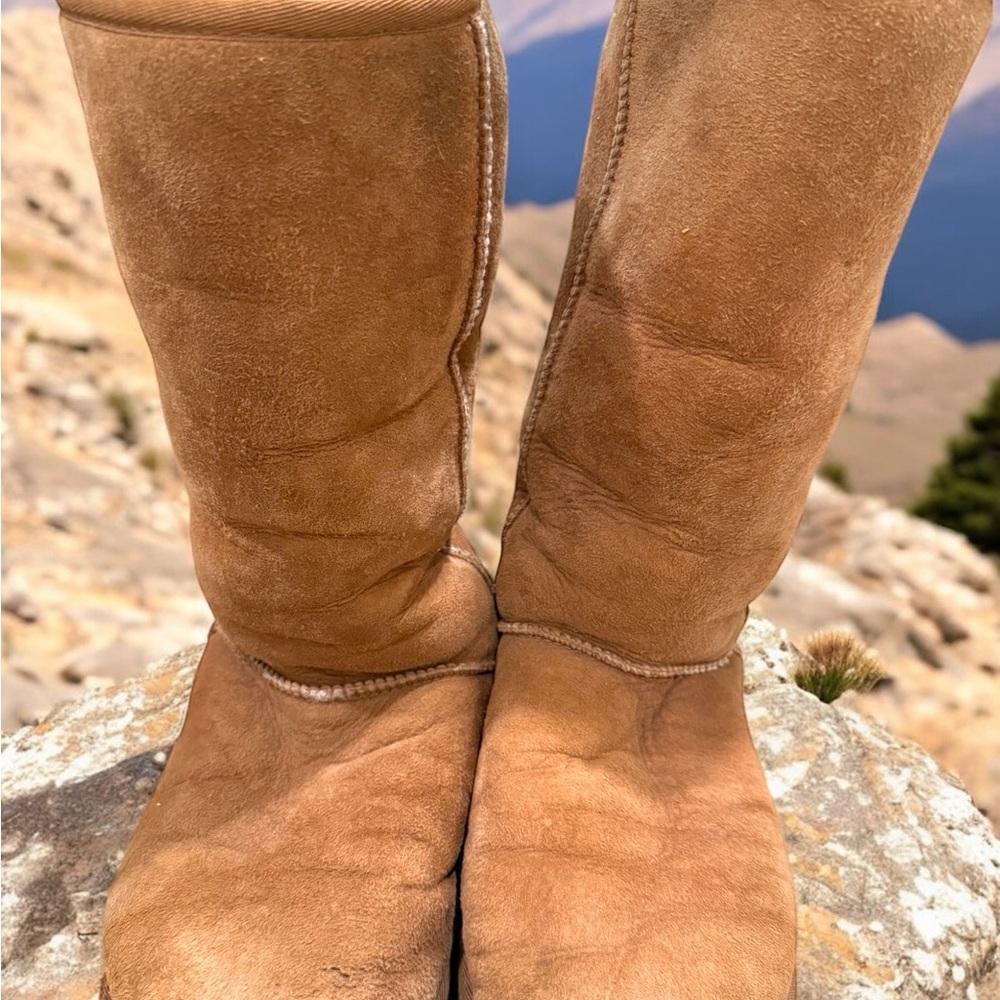 UGG Australia Classic Tall II Boots Women's Size 9 Color Chestnut